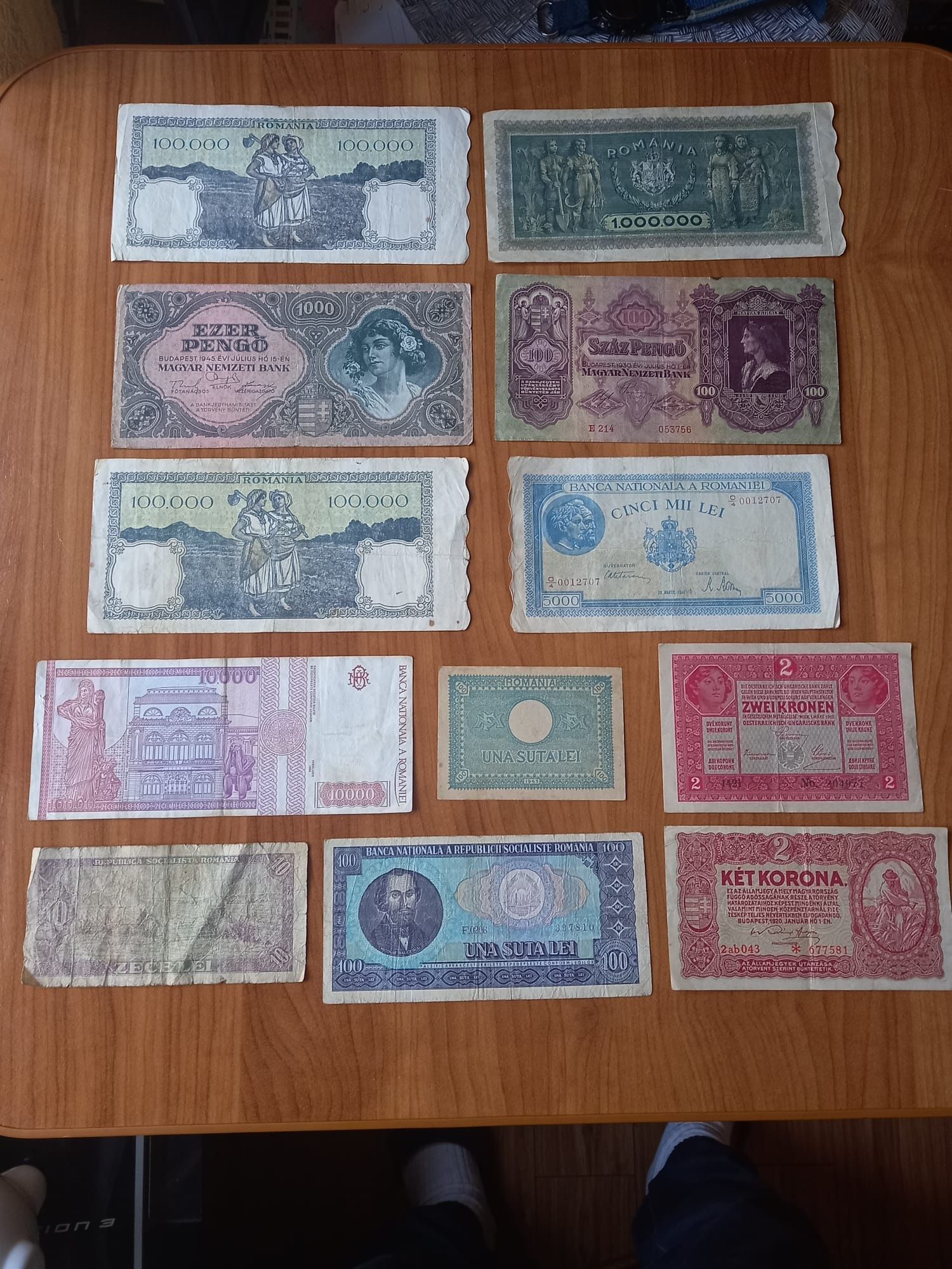 Lot de bancnote românești și străine de colecție