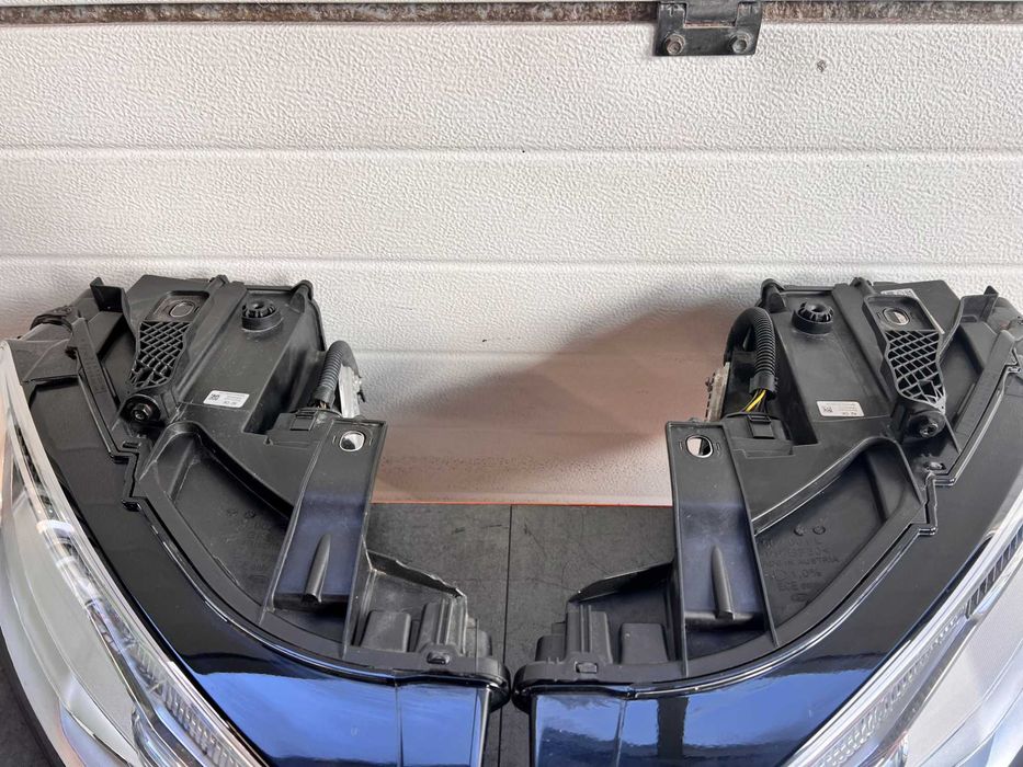 Far Bi-Xenon Complet Stanga/Dreapta Audi Q3 8U Facelift