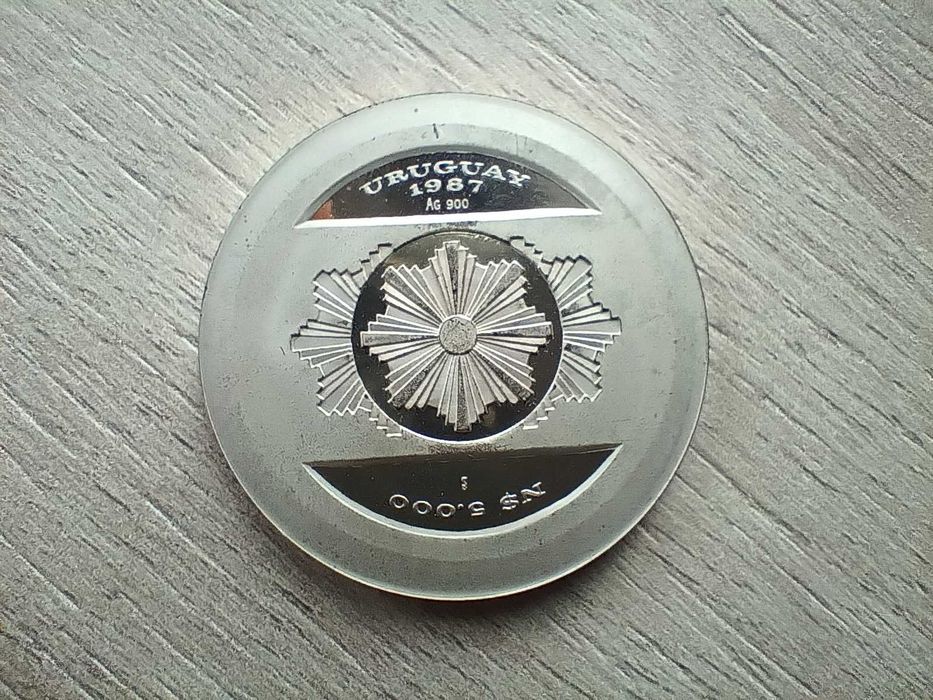 Сребърна монета от Уругвай, 1987 г.