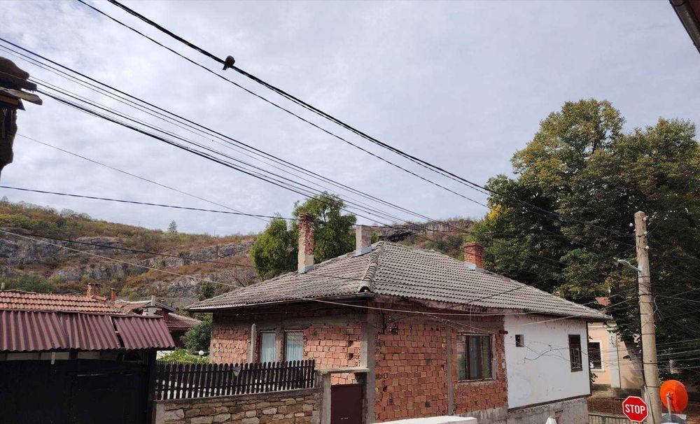 Къща близнак в Ловеч кв. Вароша !