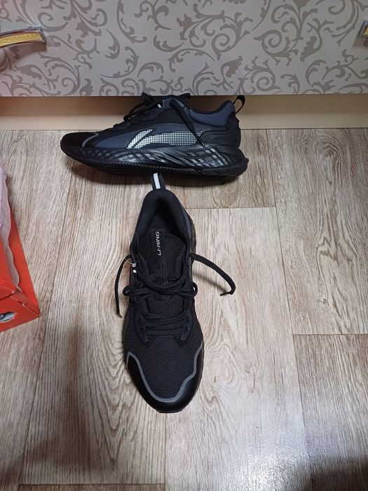 Продам кроссовки  новые оригинальные Linnig демосезоные  осень весна