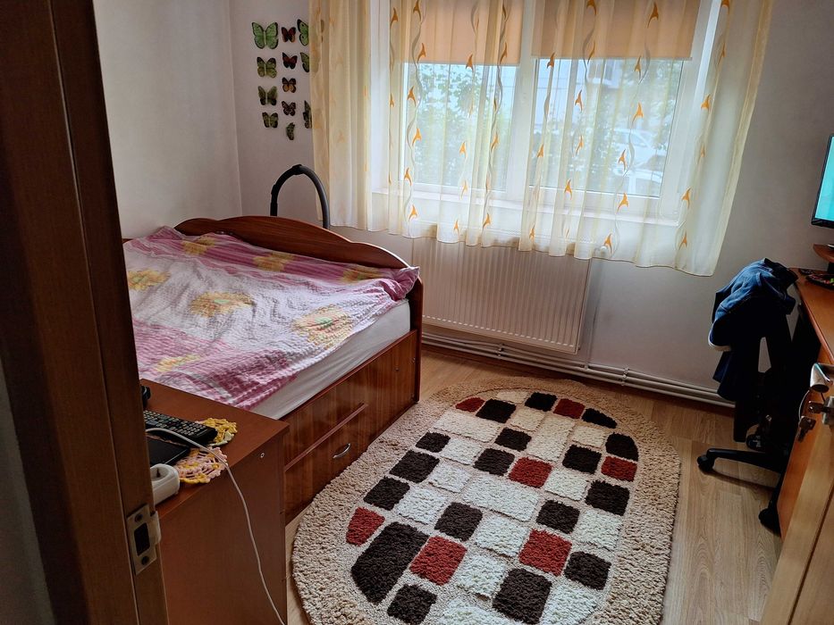 Închiriez apartament
