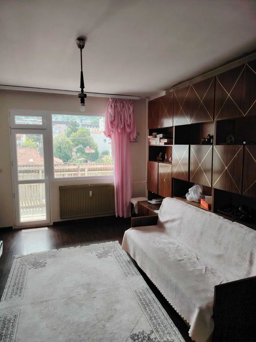 Дава се под наем