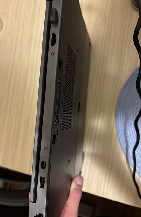 Vând Laptop Dell Latitude E7440