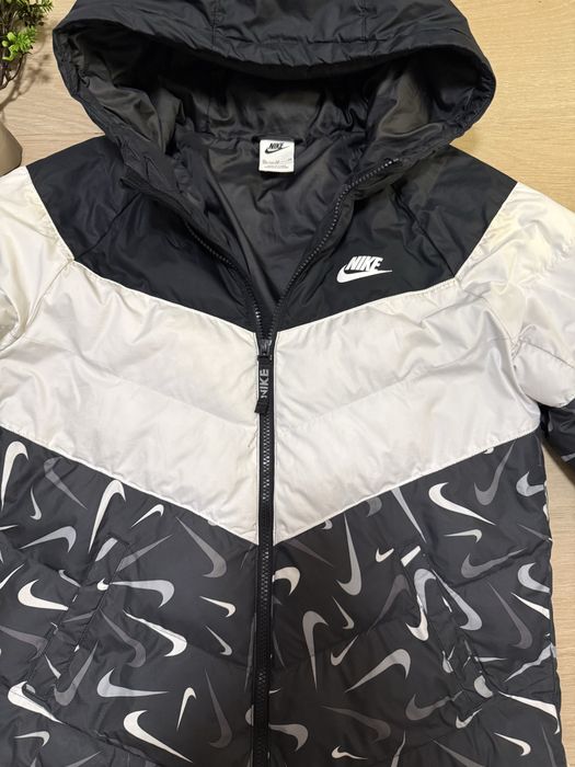 Geaca Nike neagra cu alb