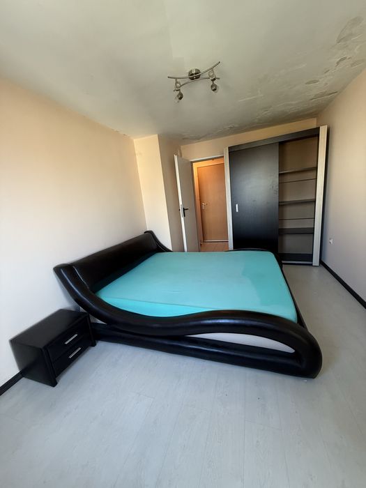 Легло с подматрачна рамка