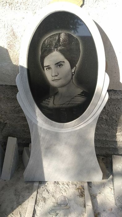 Pamyatnik granit marmardan