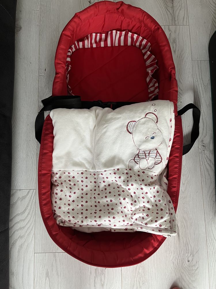 Trusou bebe de culoare rosie