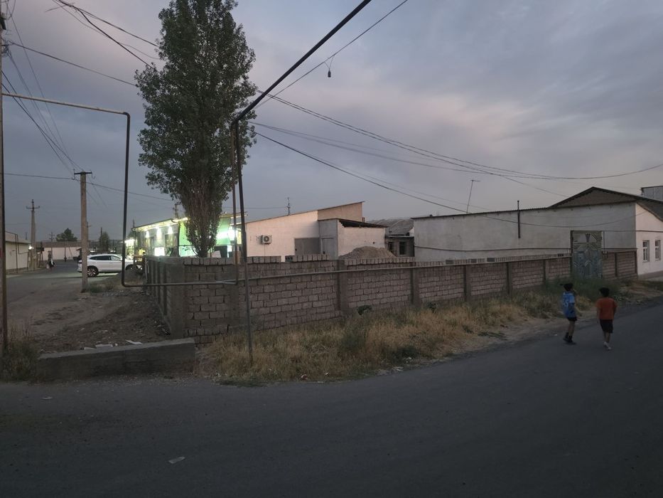 Yer sotiladi uglavoy 6.2 sotik  yoʻlni yuzida