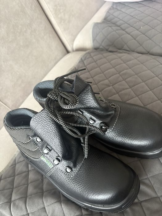 Продаю ботинки рабочие новый