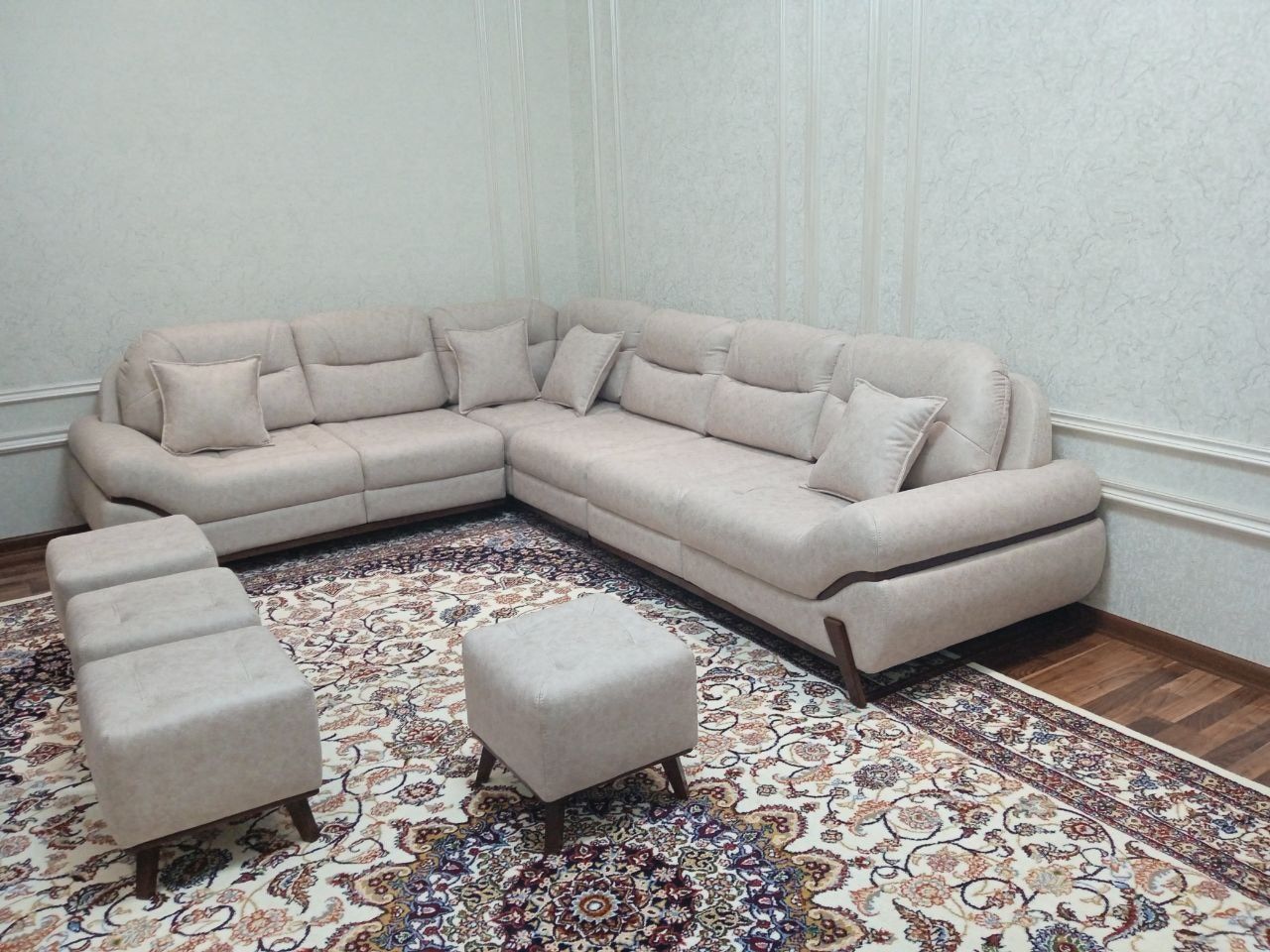 Мебель на заказ дивануголок для гостиной и в наличии