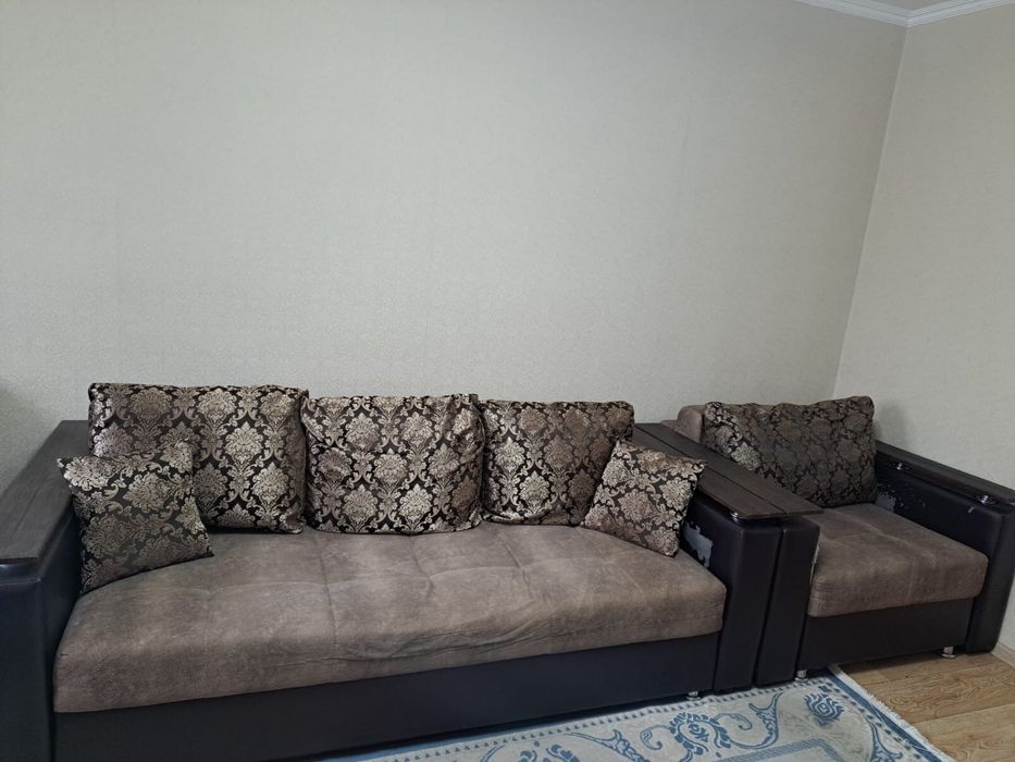 Продам диван состояние на фото видно