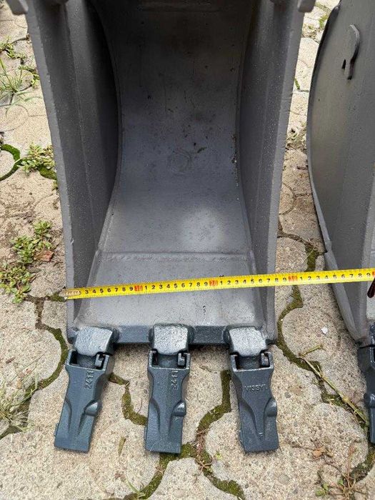 Vand doua cupe de miniexcavator ca noi de 25cm si 40cm