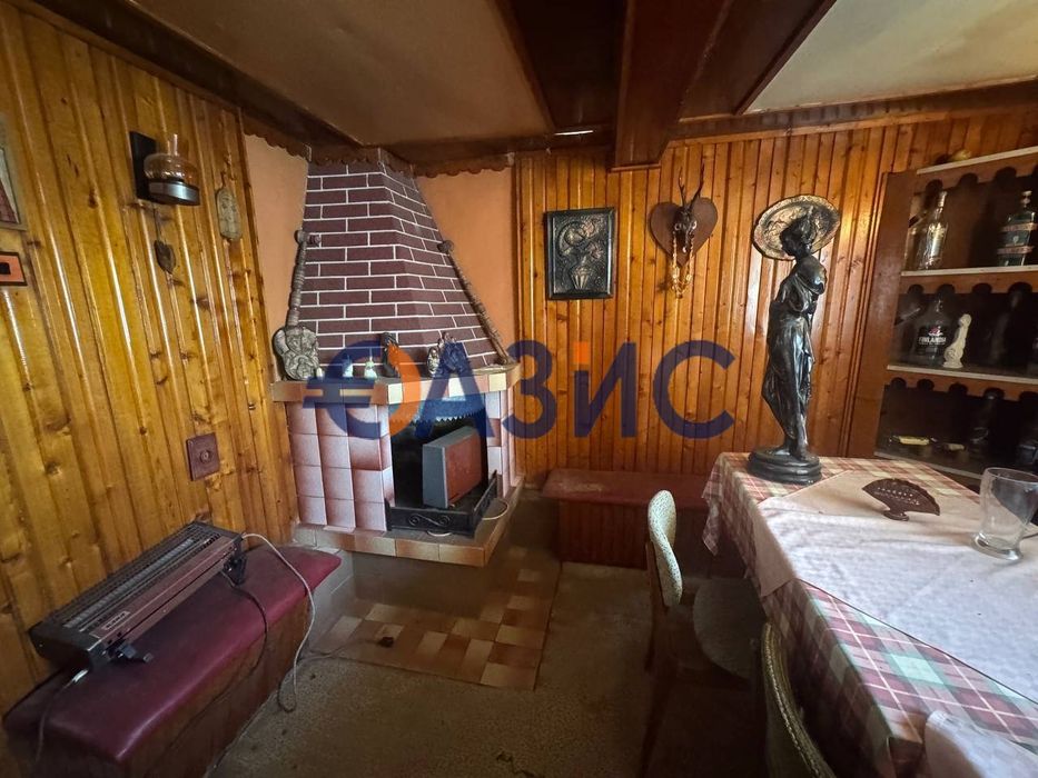 Двуетажна къща в с. Гълъбец на парцел 730 кв м, Общ. Поморие, обл.