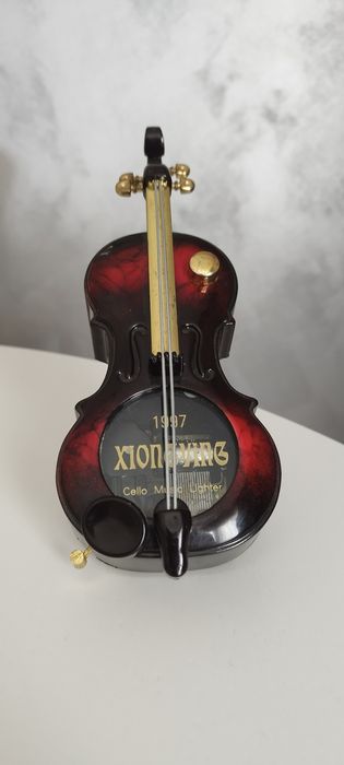 De vânzare bricheta  violoncel de colecție