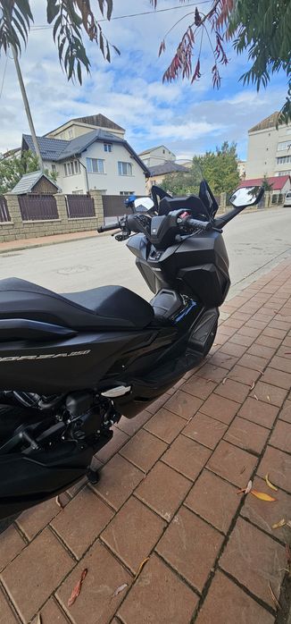 Vând Honda Forza 350