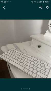 Vând tastatură Apple A 1644 nouă în cutie