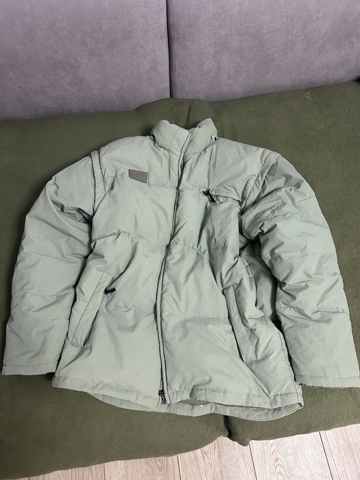 Vand geaca aproape noua