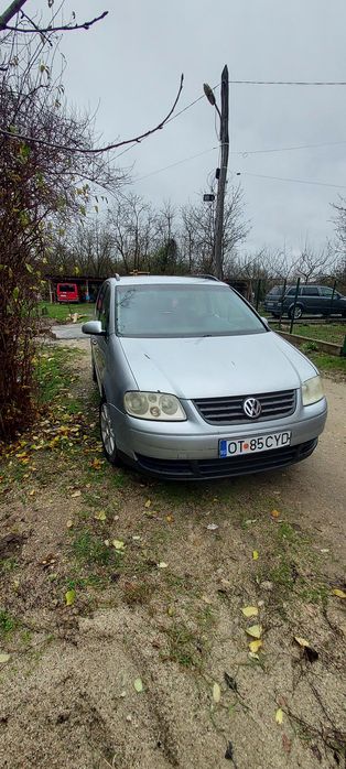 Vând VW Touran 1.9
