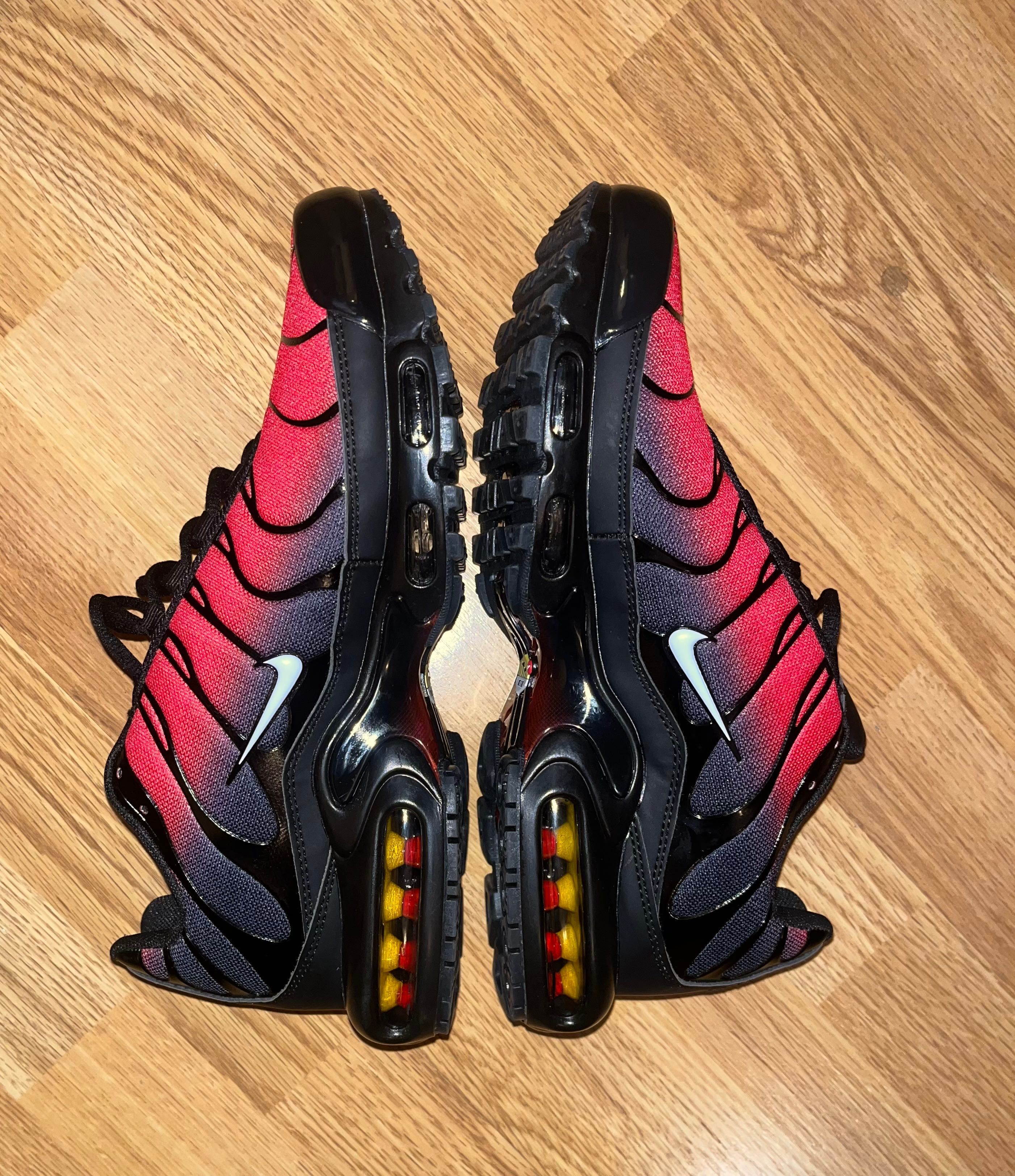 Nike Air Max Plus  "Deadpool”