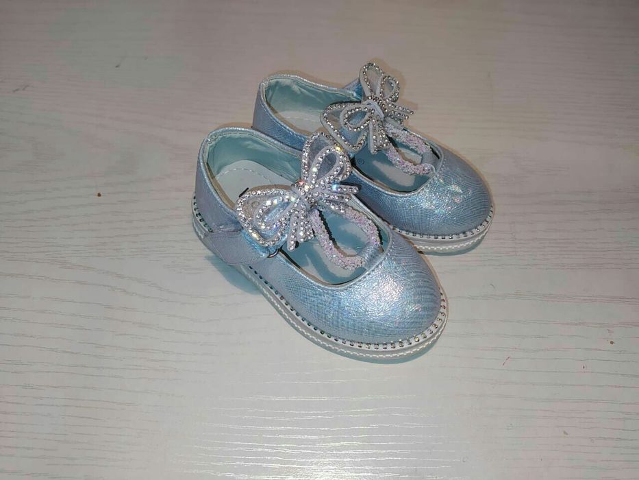 Детские обуви - размеры 26, 22, 15