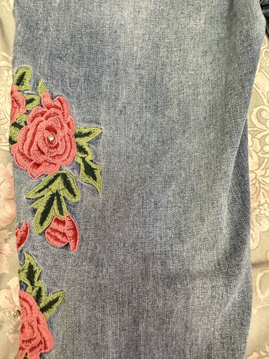 Уникални дънки с бродерия ONLY-размер 27