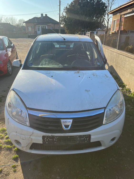 Dacia Sandero 1.4i със заводска газ 2010