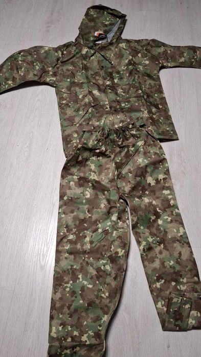 Costum intemperii combat