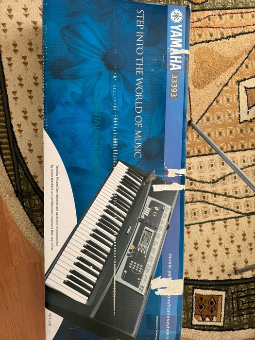 Vând orga yamaha ypt 210!