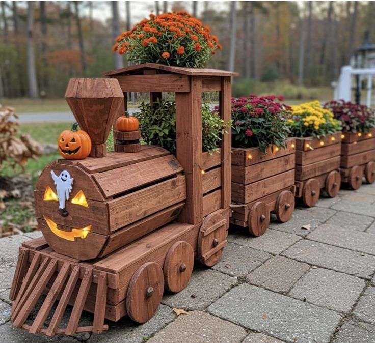 Acest minunat trenuleț Care transportă Florile dumneavoastră in gradin