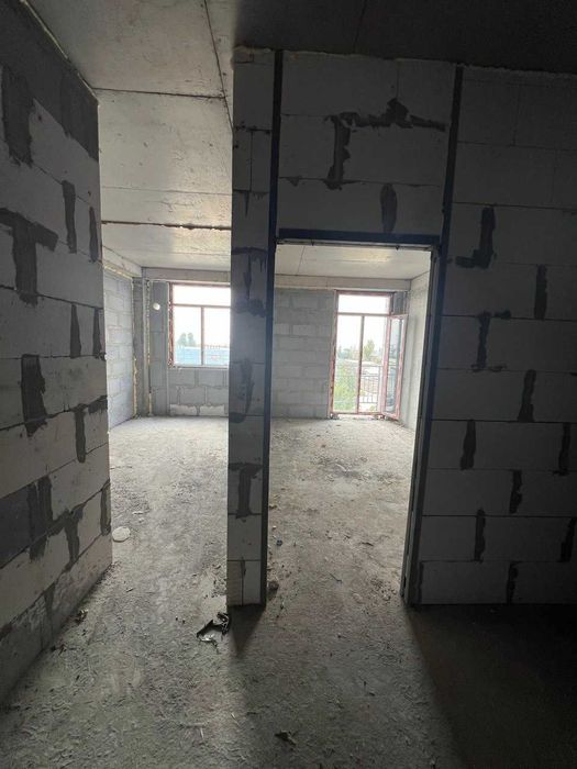 Новостройка 4-этаж 1 ком, 40 м кв за 32000дол готовь к ремонту Яшнобод