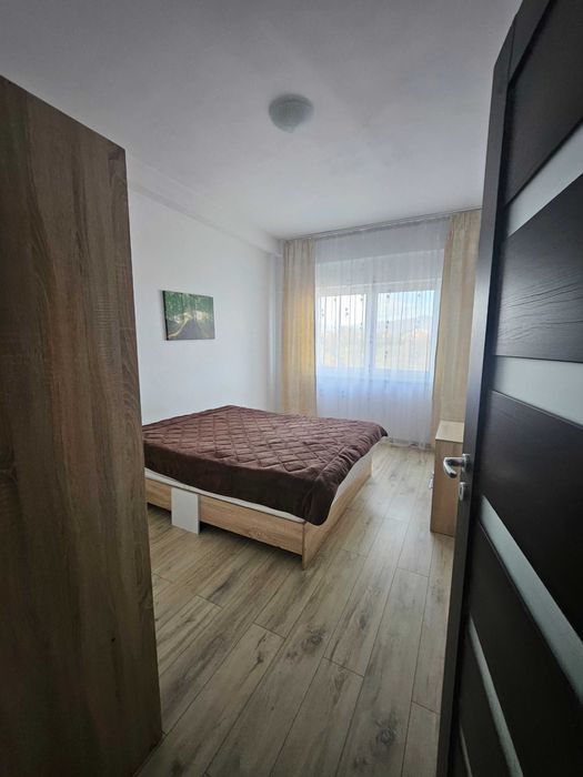 Închiriez apartament frumos cu 2 camere și parcare inclusă