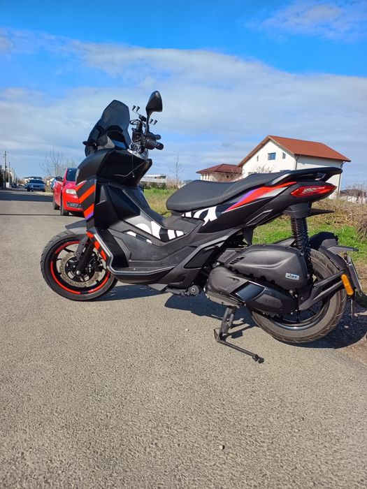 Aprilia SR GT Replica 125 , model 2023 , 3000 km