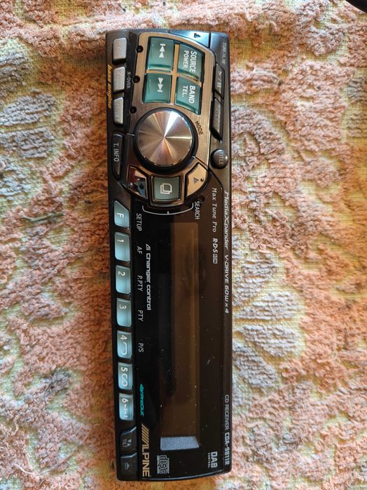 Колони Focal усилвател Hertz плеър Alpine чейнджър Alpine кабели