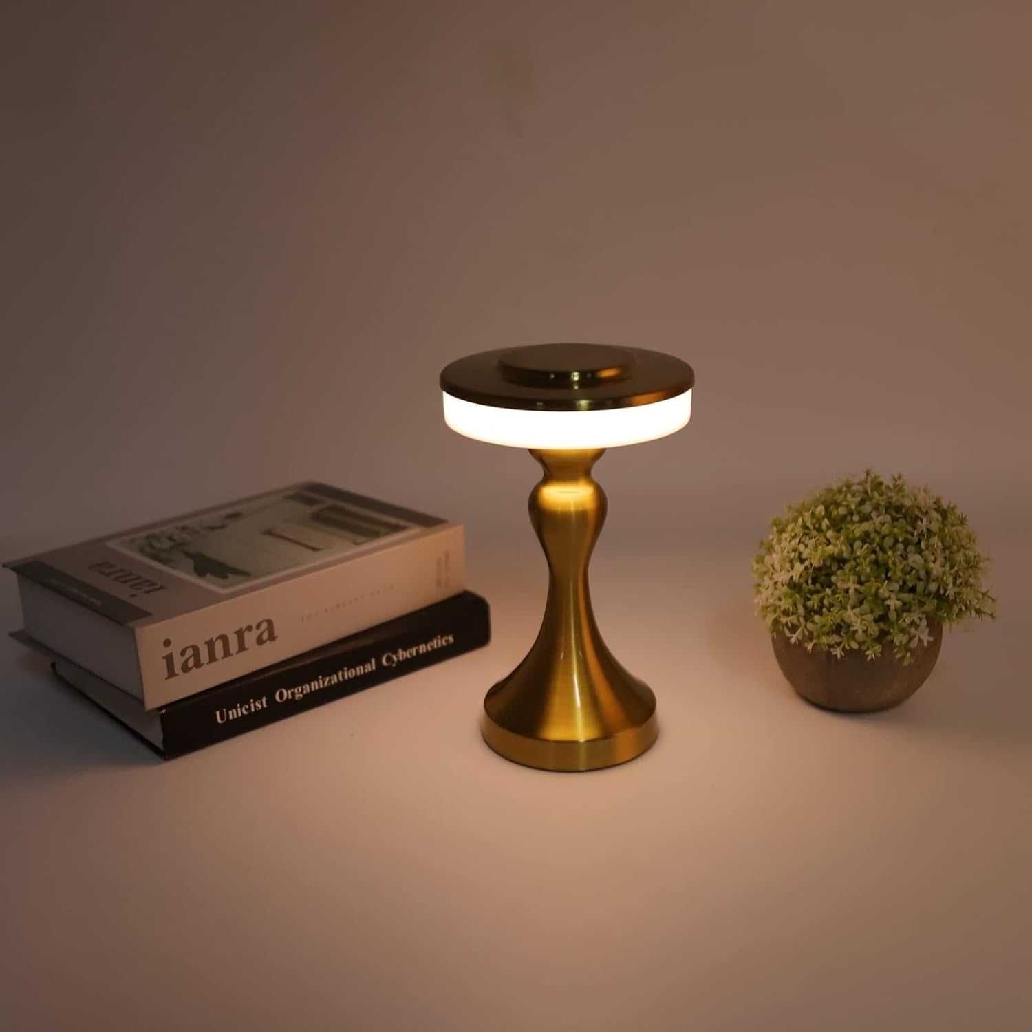 Стилна златиста метална декоративна LED маса лампа с USB - 20см !
