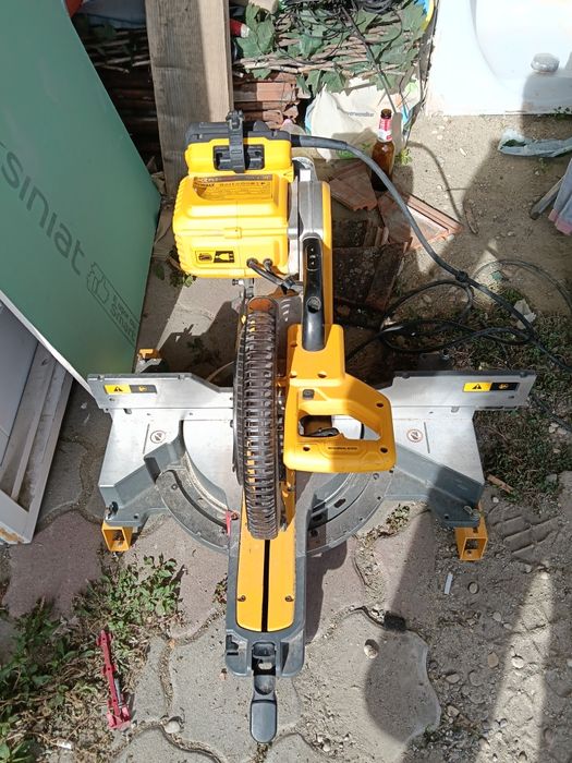 Circular DeWalt defect