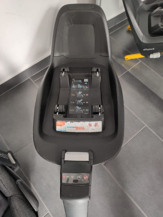Scoica auto Maxi Cosi Pebble cu baza isofix 2Way Fix
