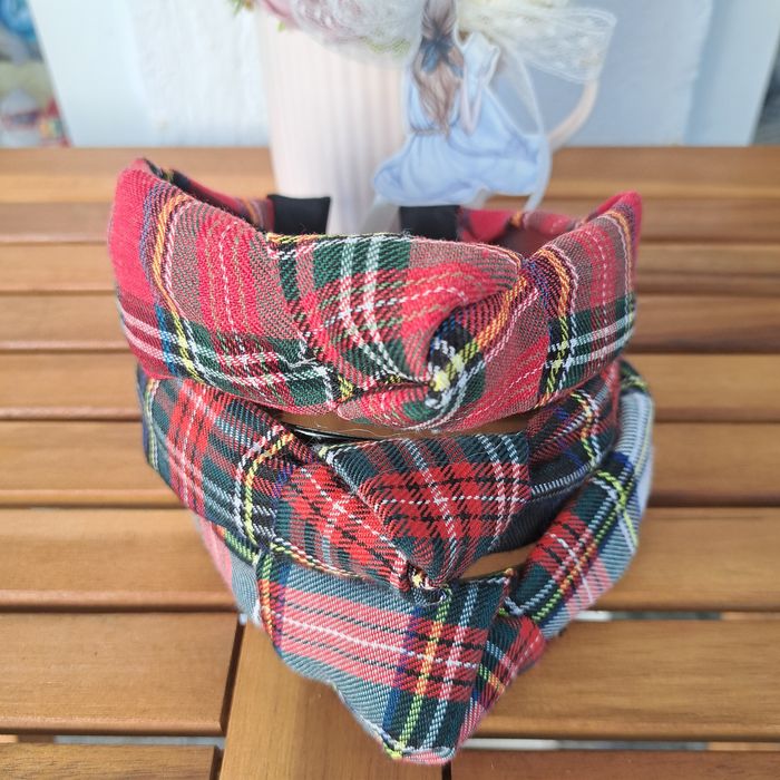 Аксесоари за коса в каре