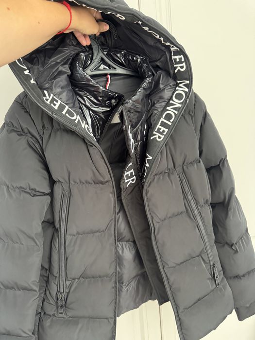 Куртка moncler новая
