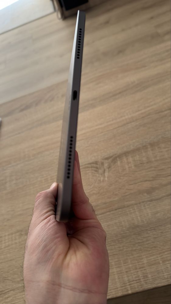 Продавам iPad Air 5th Gen WiFi 64GB+ Apple pencil 2nd gen