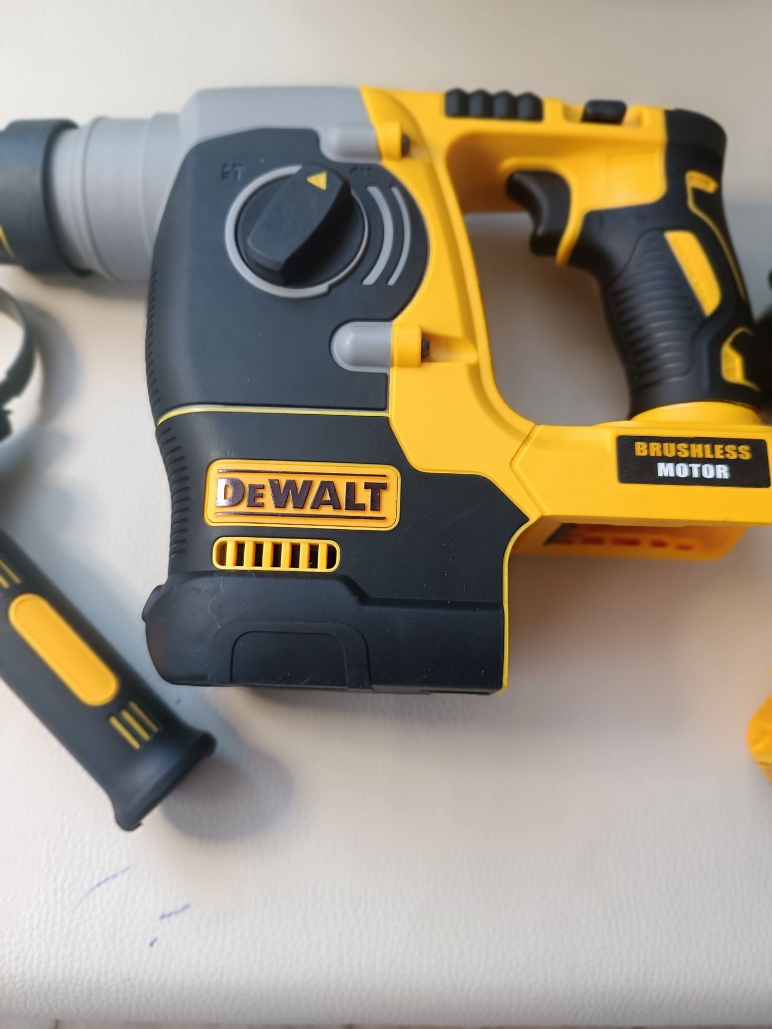 Ciocan rotopercutor Dewalt cu acumulator NOU bortmasina percuție