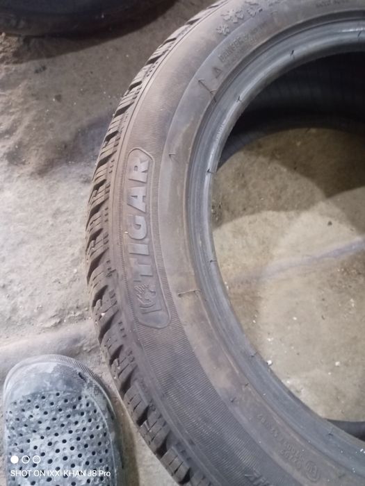 Продам две покрышки 215/55R16