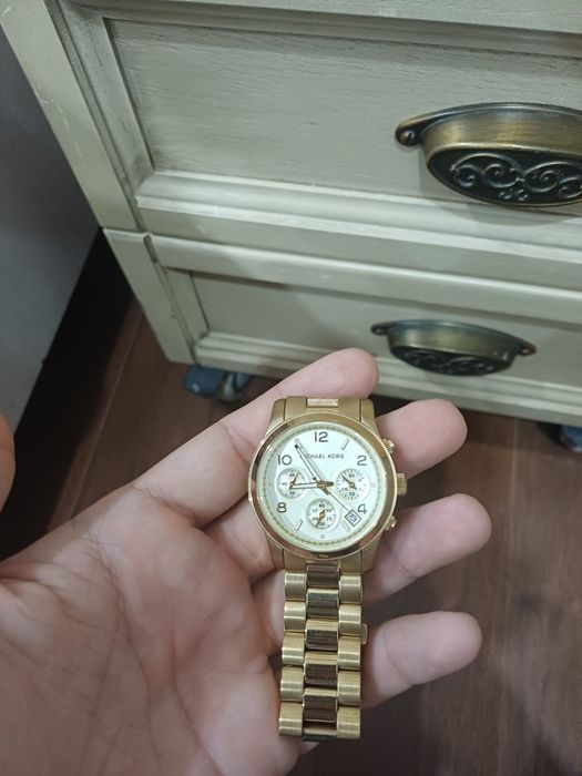 Продам часы наручные