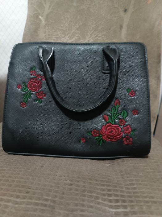 Продам сумку строгую