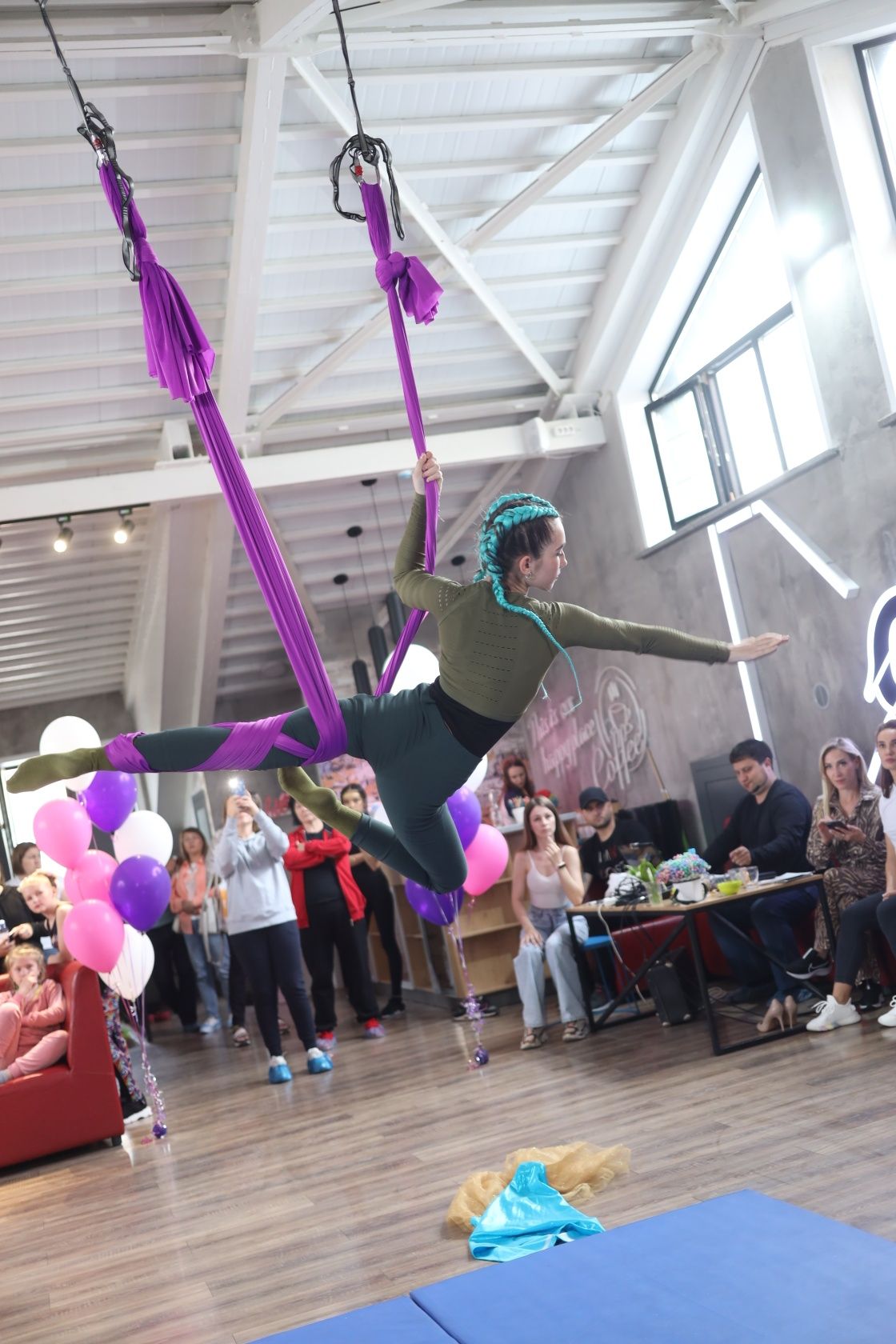 Танцы ,Воздушная акробатика для детей