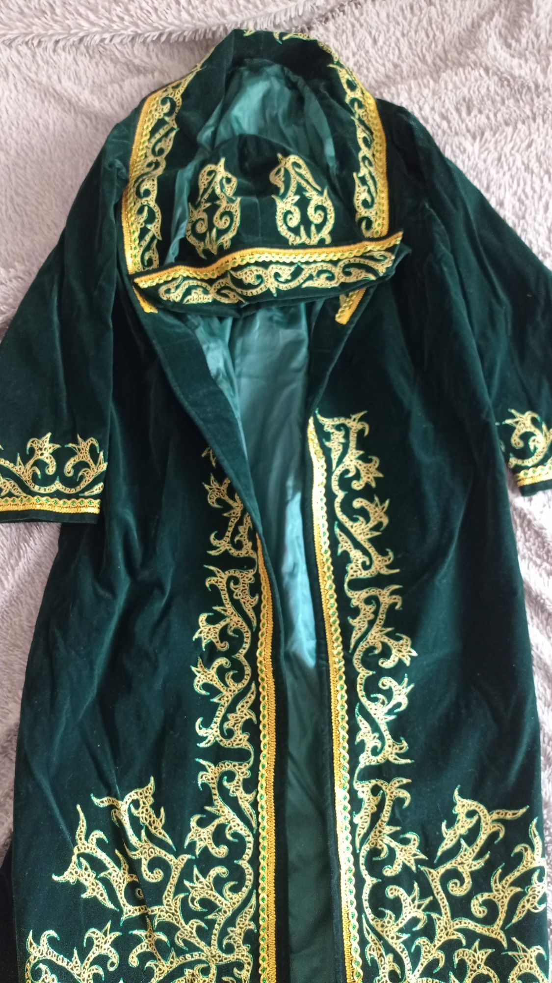 Казахский мужской чапан темно-зеленый