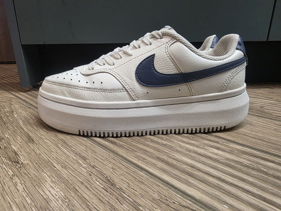 Дамски маратонки NIKE Court Vision Alta