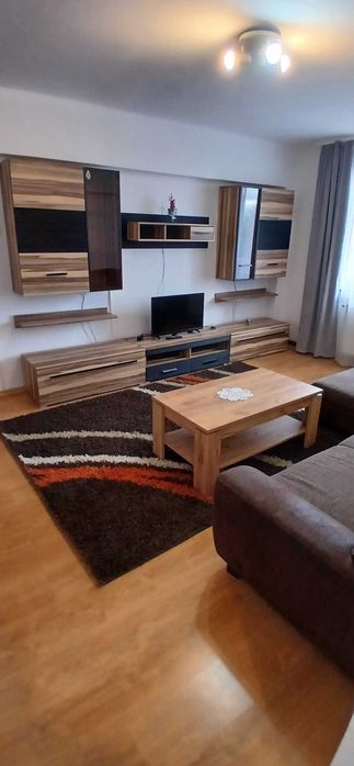 Apartament cu doua camere de inchiriat.