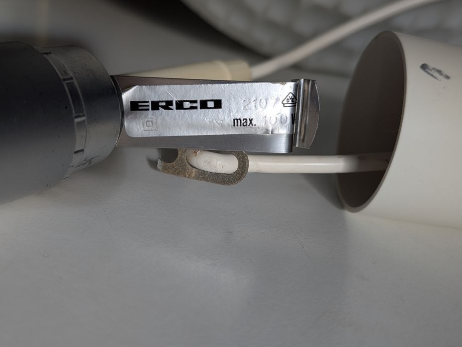 LLustra mid century, moderna, fabricata de firma germana Erco.
Este al