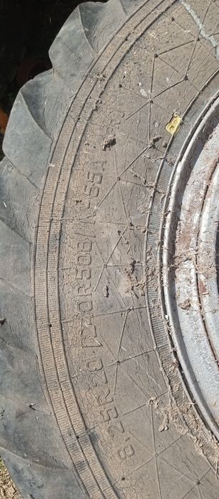 Гуми с джанти за камион